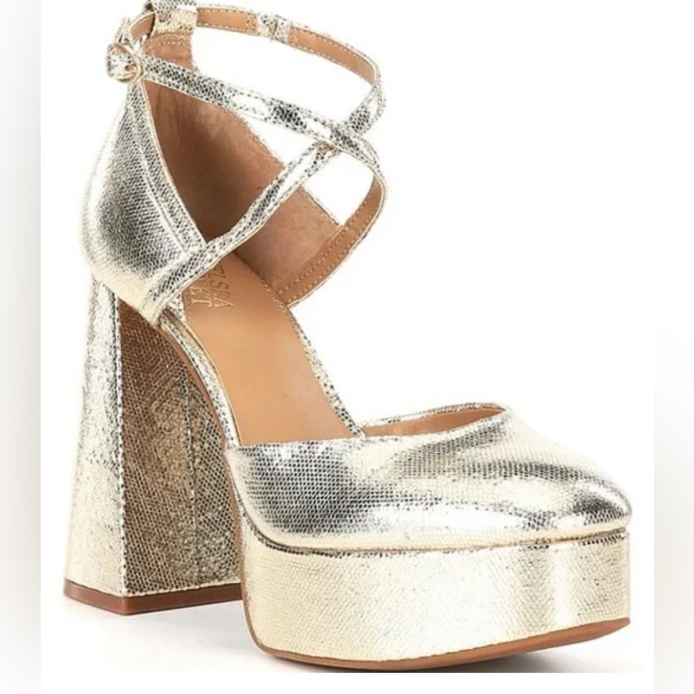 Chelsea & Violet Gold Matte Platform Shoe Disco Bratz Party Event 90s Y2K NWT